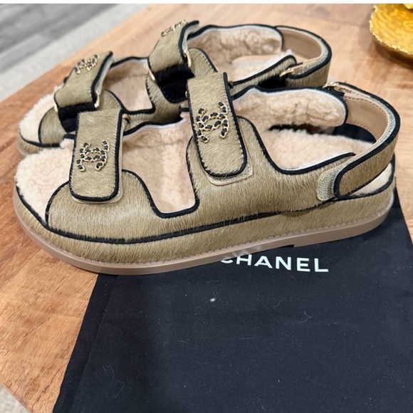 New Chanel Calf Hair Suede Shearling Dad Sandals Size 38 Beige - Picture 7 of 9